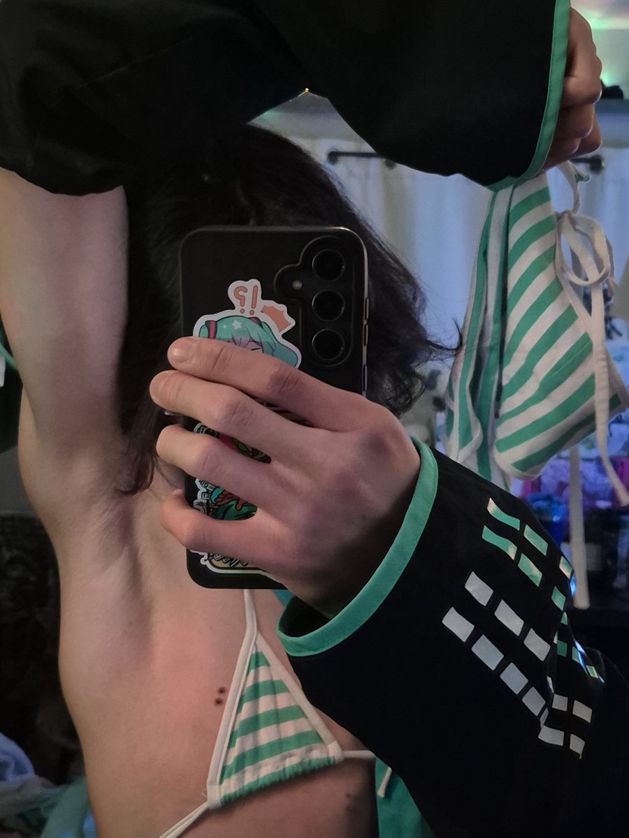 fausty03's tweet photo. Something about armpits you guys said you wanted? Hope these are good, im not doing a double take lol

#nsfw #nsfwtwtًً #nsfwtwtً #mikubikini #armpits https://t.co/fn8ZvgmuvM
