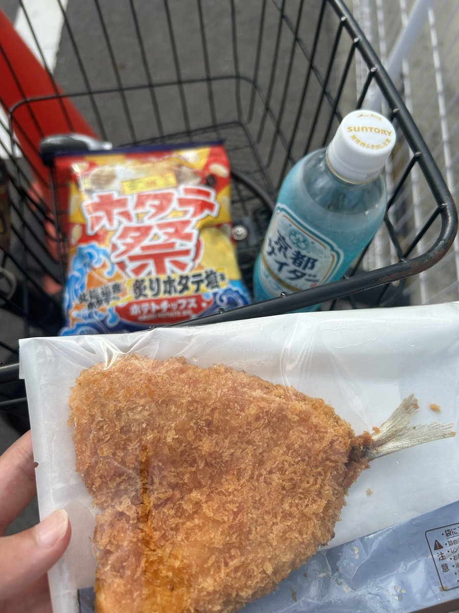 ToiroMeshi's tweet photo. アジフライ、ホタテ、サイダー https://t.co/qPPnJF5fkc