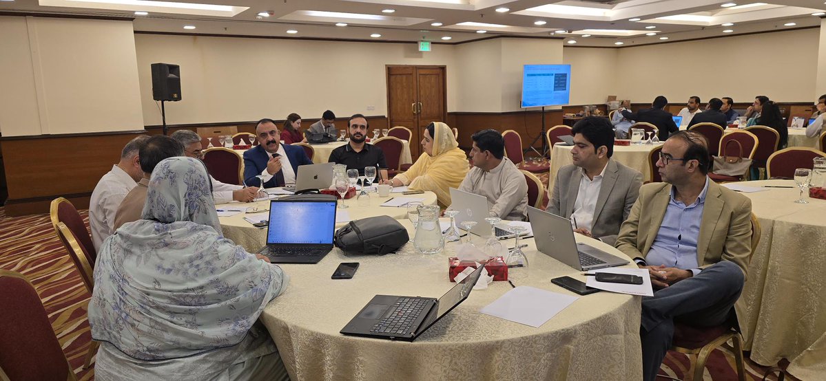 UNDP_Pakistan's tweet photo. Advancing sustainable biomass-to-energy solutions through evidence, dialogue and collaboration. 
 
#UNDPinPakistan, with support from @theGEF and the Ministry of Climate Change & Environmental Coordination, convened a Stakeholder Validation Workshop under the #PASBET Project in Karachi, bringing together stakeholders from Sindh and Balochistan. 

The discussions resulted in validation of project outputs, incorporating provincial perspectives, identification of implementation bottlenecks, and consensus on a way forward for pilot demonstrations and sustainable biomass-to-energy solutions in #Pakistan.

#BiomassEnergy