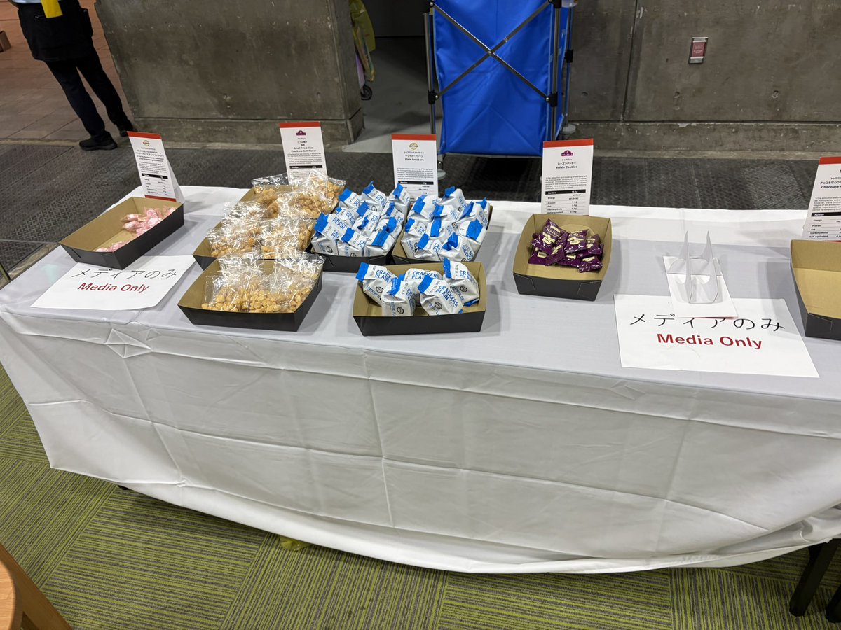 kanghyeonggi's tweet photo. ポートメッセなごやに開設されて
いる愛知・名古屋アジア大会のメインプレスセンター。メディア向けにトップバリュの軽食が提供され、交通ICカードの支給も。これよりシャトルバスで試合会場に向かいます。 https://t.co/a2dTB18KJ2