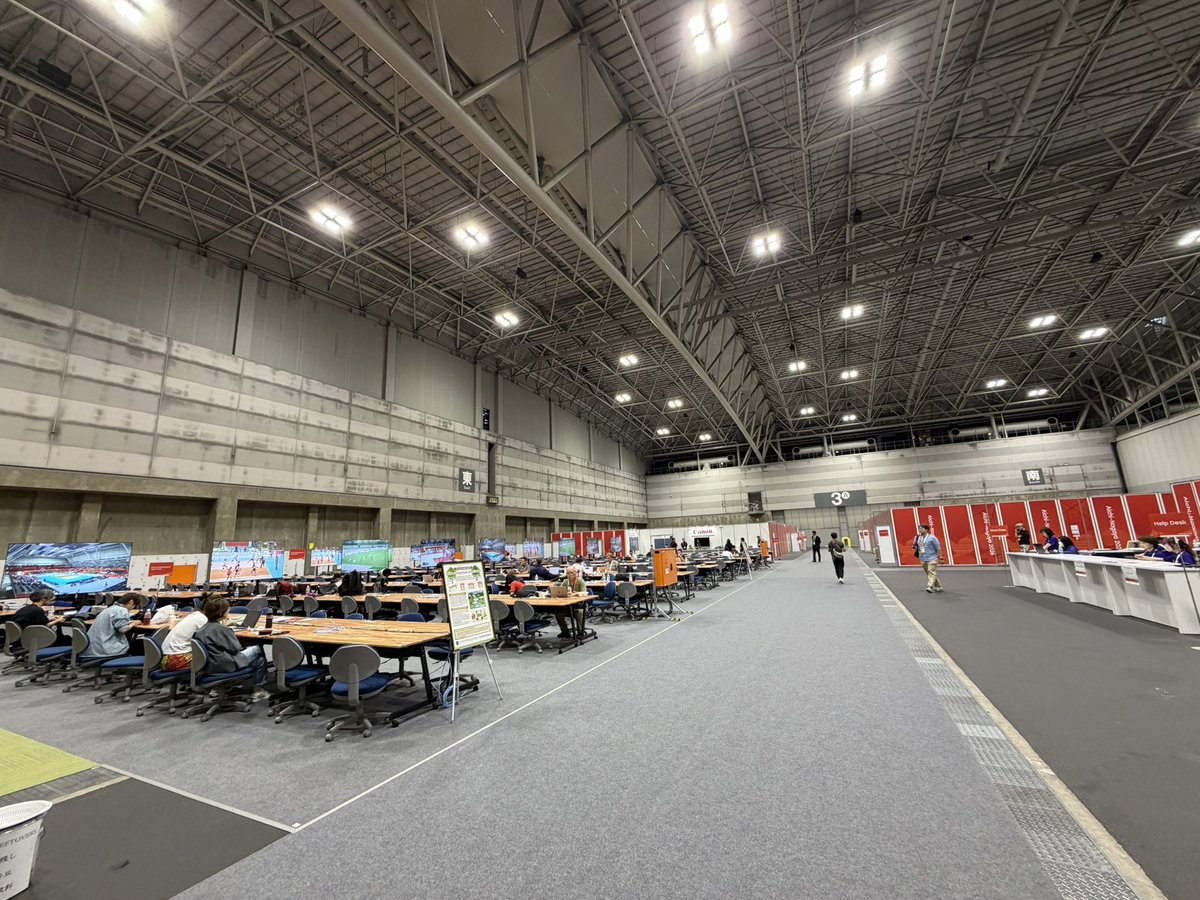 kanghyeonggi's tweet photo. ポートメッセなごやに開設されて
いる愛知・名古屋アジア大会のメインプレスセンター。メディア向けにトップバリュの軽食が提供され、交通ICカードの支給も。これよりシャトルバスで試合会場に向かいます。 https://t.co/a2dTB18KJ2