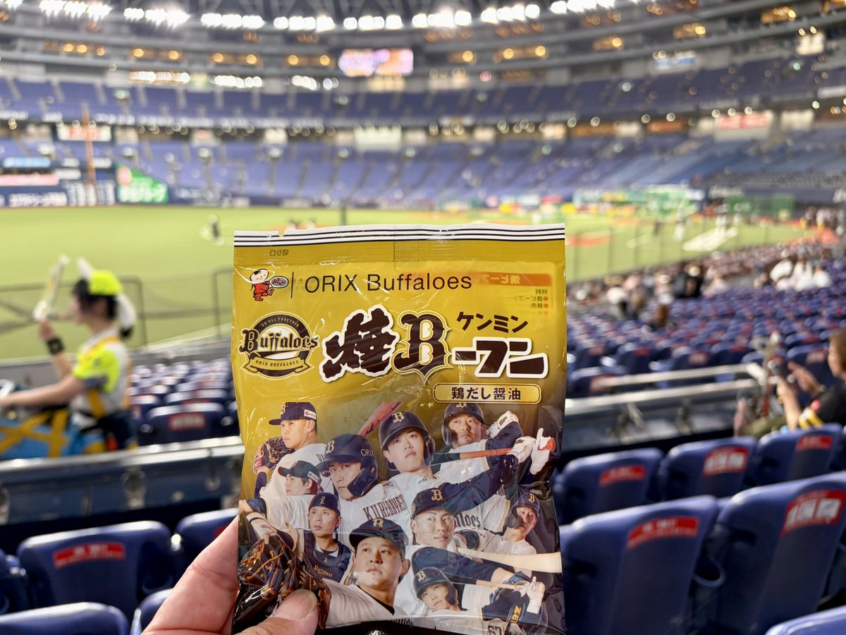 fairyaoi's tweet photo. 京セラ着きました🏟️
焼きビーフンもらった🍜
#snhawks #bs2026 https://t.co/pKbjK7iMhE