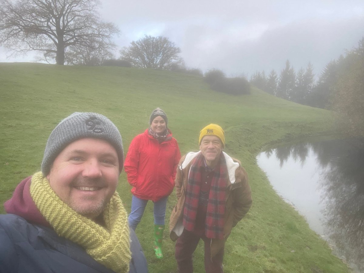 cmcc41e's tweet photo. Heddiw yw Dydd Owain Glyndŵr. Y llynedd, aethom i'w gartref gyda'n ffrind, Gaj. Lle hardd yn Llansilan. https://t.co/nXN5Nsq4qQ