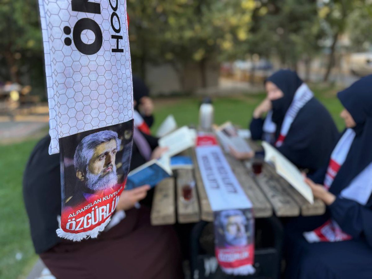 FurkanDerGzntp's tweet photo. #GönüllerBirOlsun diyoruz.

Rabbimizin davası yolunda çektiğimiz çile ve cefa başımızın tacıdır. Allah bu yolda kalplerimizi bir kılsın, kendi yolundan ayırmasın. 

Alparslan Hocamız ve kardeşlerimiz özgürlüğüne kavuşuncaya kadar mücadeleye devam edeceğiz!

📌Gaziantep 

AlparslanHocayaÖzgürlük SemraHocayaÖzgürlük FurkanHareketiTertemizdir