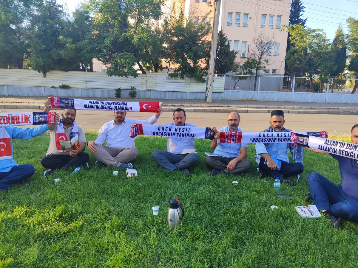 FurkanDerGzntp's tweet photo. #GönüllerBirOlsun diyoruz.

Rabbimizin davası yolunda çektiğimiz çile ve cefa başımızın tacıdır. Allah bu yolda kalplerimizi bir kılsın, kendi yolundan ayırmasın. 

Alparslan Hocamız ve kardeşlerimiz özgürlüğüne kavuşuncaya kadar mücadeleye devam edeceğiz!

📌Gaziantep 

AlparslanHocayaÖzgürlük SemraHocayaÖzgürlük FurkanHareketiTertemizdir