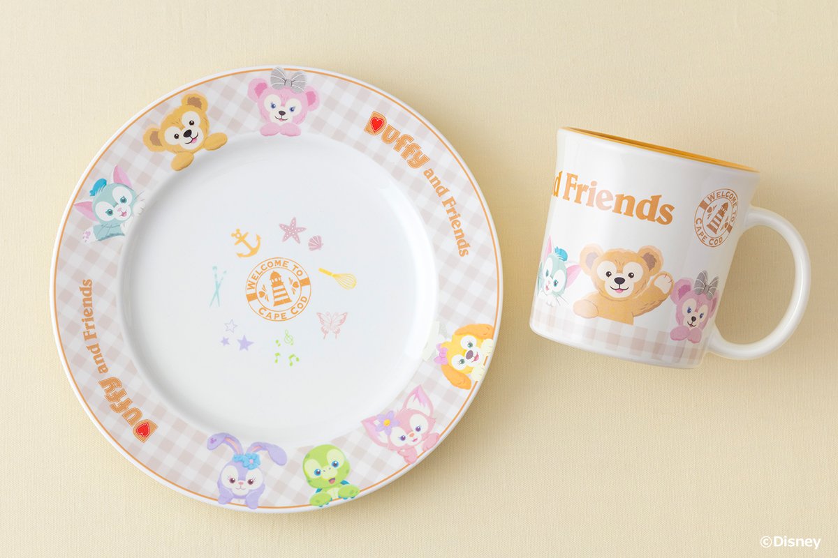 WithDuffy_TDS's tweet photo. 🍽️10月6日 販売開始🍽️

ダッフィー＆フレンズが描かれた、普段使いしやすいプレートやマグカップが登場するよ🎶
毎日の食卓やティータイムで、ダッフィーたちといっしょにすてきな時間を過ごしてね✨
https://t.co/fAT5bVbVYD https://t.co/IsL6OPW99Z