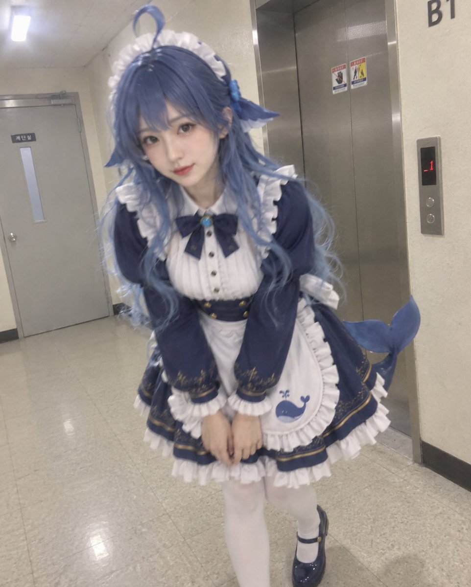 coseryaya's tweet photo. 谢谢柴郡@0xCheshire 送我的大肥鱼cos服

已经穿上啦，很合身！

如果穿这个去2049，或者什么AI大会
出镜率是不是很高，就会有项目方找我打广

#DeepSeek #AI #cosplayㅤㅤㅤㅤㅤㅤㅤ https://t.co/8aTGzJvZpT