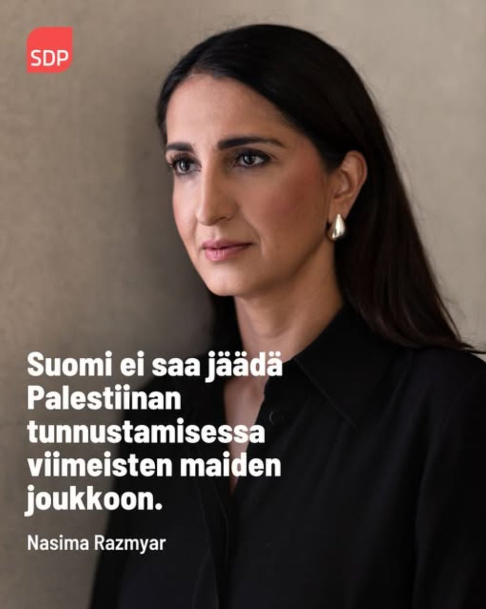 JukMantu's tweet photo. Neuvostoliitto junaili Suomeen nämä kaksi kommunisti-muslimia jotka voivat muodostaa Nasiman noustua valtaan jo Helsingissä suuremman uhan Suomella ja suommalaisille kuin mitä Mohammed Daud Ramyerin toiminta kommunismin edistämiseksi muodosti aikoinaan Kabulille, varsinkin nyt kun Nasima on kertonut itse jatkavansa toimiaan isältään omaksumalla arvopohjalla. Tämä on siis vaarallisen meille nyt vihamielisen Moskovan harjoittaman valtapolitiikan kavala veto johon tulisi puuttua vieläkin vaikka nämä valepakolaiset solutettiin Suomeen Neuvostoliiton toimesta jo vuonna 1992; mistä hetkestä alkoi Nasiman valtaannousu r_ssien piikatytön Tarja Halosen hankkisessa tälle valepakolaiselle vuoden pakolaisnaisen tittelin, ja SDP:n ottaessa hänet demareille tyypilliseen tapaan hoiviinsa näistä ilmeisistä laittomista toimista -> ja kavalista venäläisten solutustoimista piittaamatta; syyllistämään jatkuvasti meitä suomalaisia milloin mistäkin: hänelle ominaiseen tapaan. Nasima on kavala poliittinen vaikuttaja jonka toiminta tukee jatkuvasti - ja selvästi Venäjän toiveita monella tapaa, ja on siltäosin samoilla linjoilla kuin mitä r_ssien piikatyttö Tarja Halonenkin on heidän politiikkaansa  tukijana ollut jo yli puoli vuosisataa.