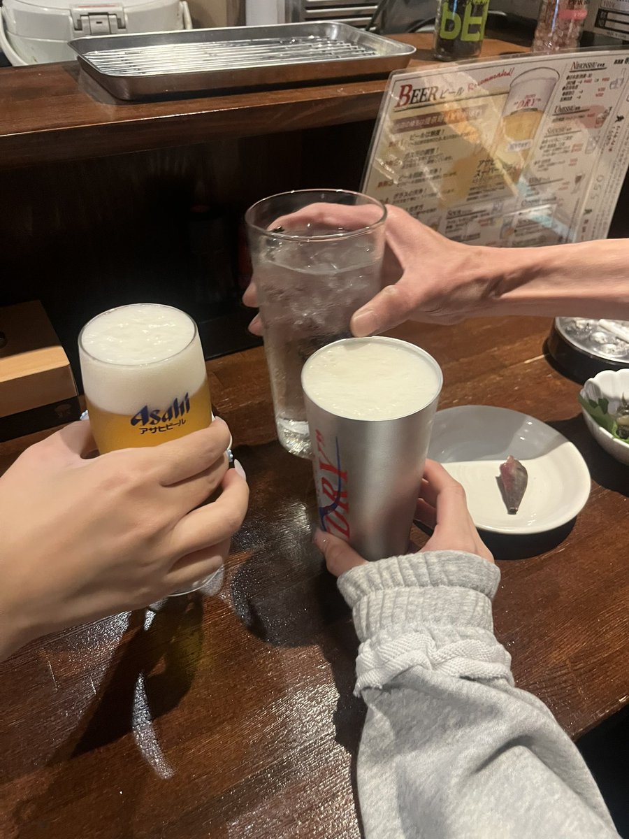 s52sss_'s tweet photo. 昨日はりょうかちゃんと３P飲み会🌟 奈良の大本指名様ありがとう💕🎶 https://t.co/ENOvjbKCgA