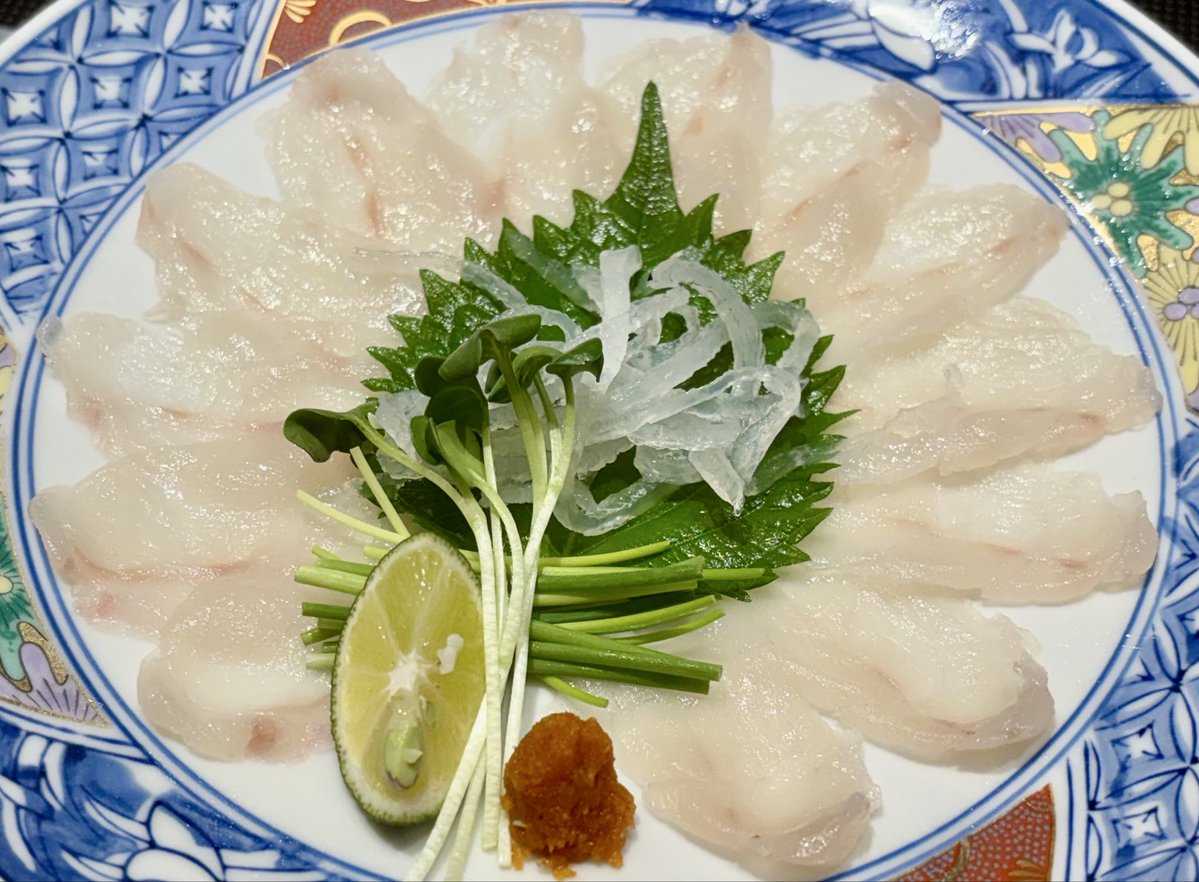 Atelier_nia2's tweet photo. 結婚記念にフグ食べてきた🐡 https://t.co/lQLg0xyXxn