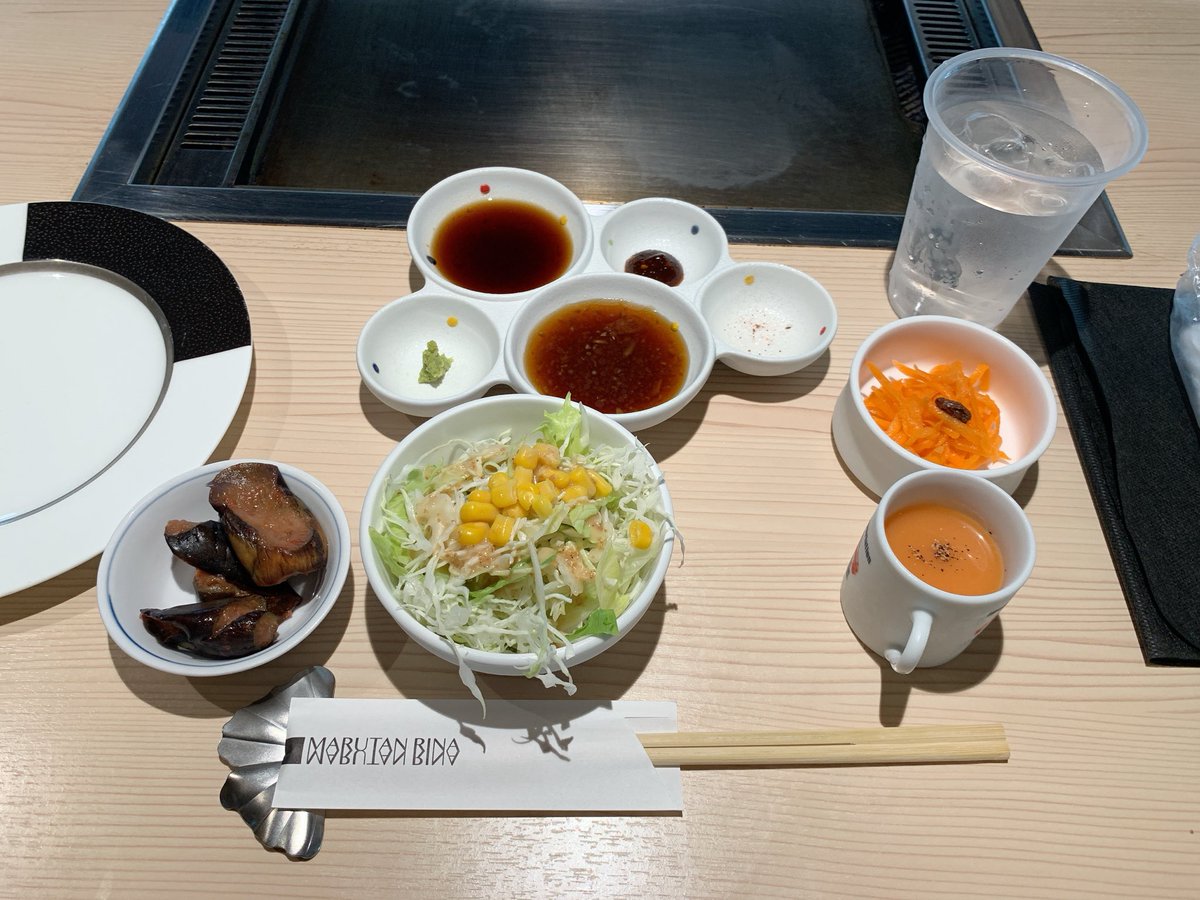OnakahettaYS's tweet photo. hana cafe B&amp;B COFFEE～MARUTANRINAマルタンリーナ
(福岡 久留米市花畑くるめくらす2F)
ランチ ハンバーグセットM 1716円
土鍋ご飯おかわり自由 1回
カフェでミニソフト引き換え

花畑駅前の鉄板料理屋さんでハンバーグランチをいただきました。
高級感ある内装でしたがコスパ最高で美味しかったです🐄 https://t.co/GZqKFnLmaq