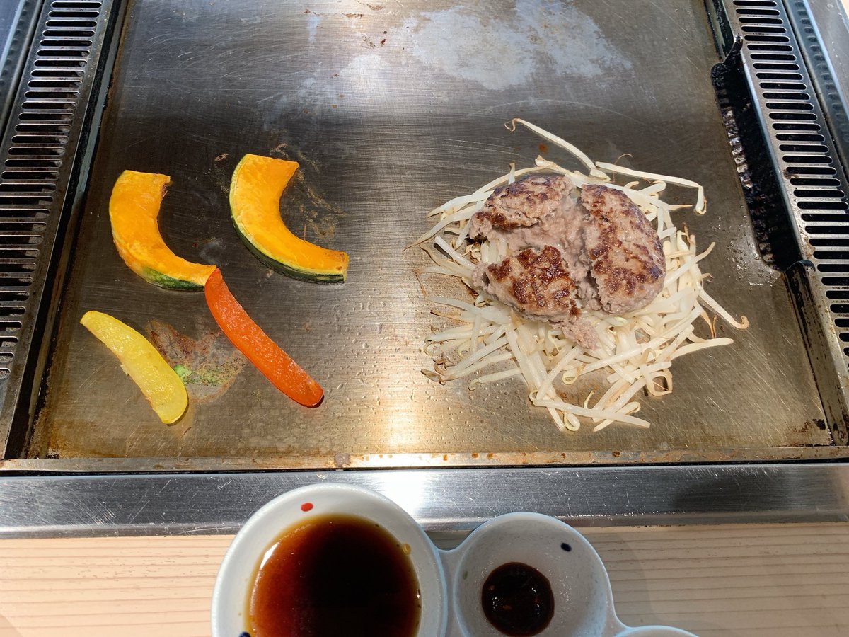 OnakahettaYS's tweet photo. hana cafe B&amp;B COFFEE～MARUTANRINAマルタンリーナ
(福岡 久留米市花畑くるめくらす2F)
ランチ ハンバーグセットM 1716円
土鍋ご飯おかわり自由 1回
カフェでミニソフト引き換え

花畑駅前の鉄板料理屋さんでハンバーグランチをいただきました。
高級感ある内装でしたがコスパ最高で美味しかったです🐄 https://t.co/GZqKFnLmaq