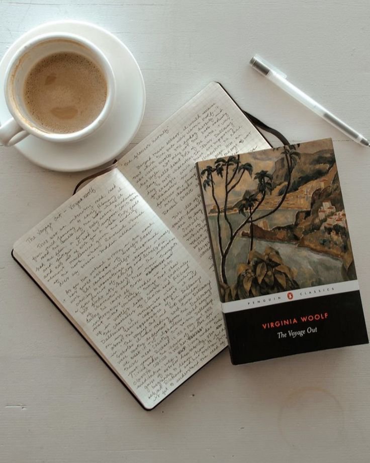Aurielle007s's tweet photo. Studying while sipping your coffee ☕ 📖 https://t.co/ZWWocgtNvq