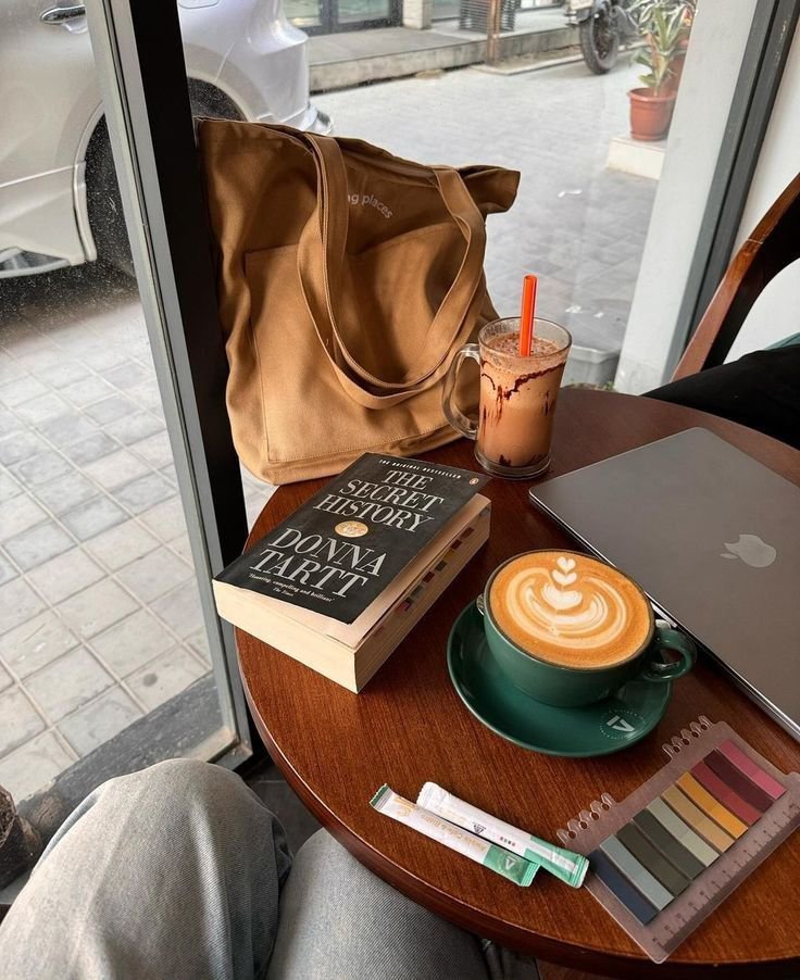Aurielle007s's tweet photo. Studying while sipping your coffee ☕ 📖 https://t.co/ZWWocgtNvq