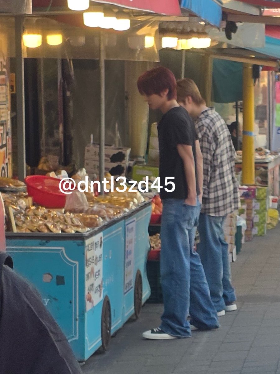 dntl3zd45's tweet photo. 미친 리쿠 사쿠야 약수시장 왔음!ㅜㅜ https://t.co/G4ielLYdig