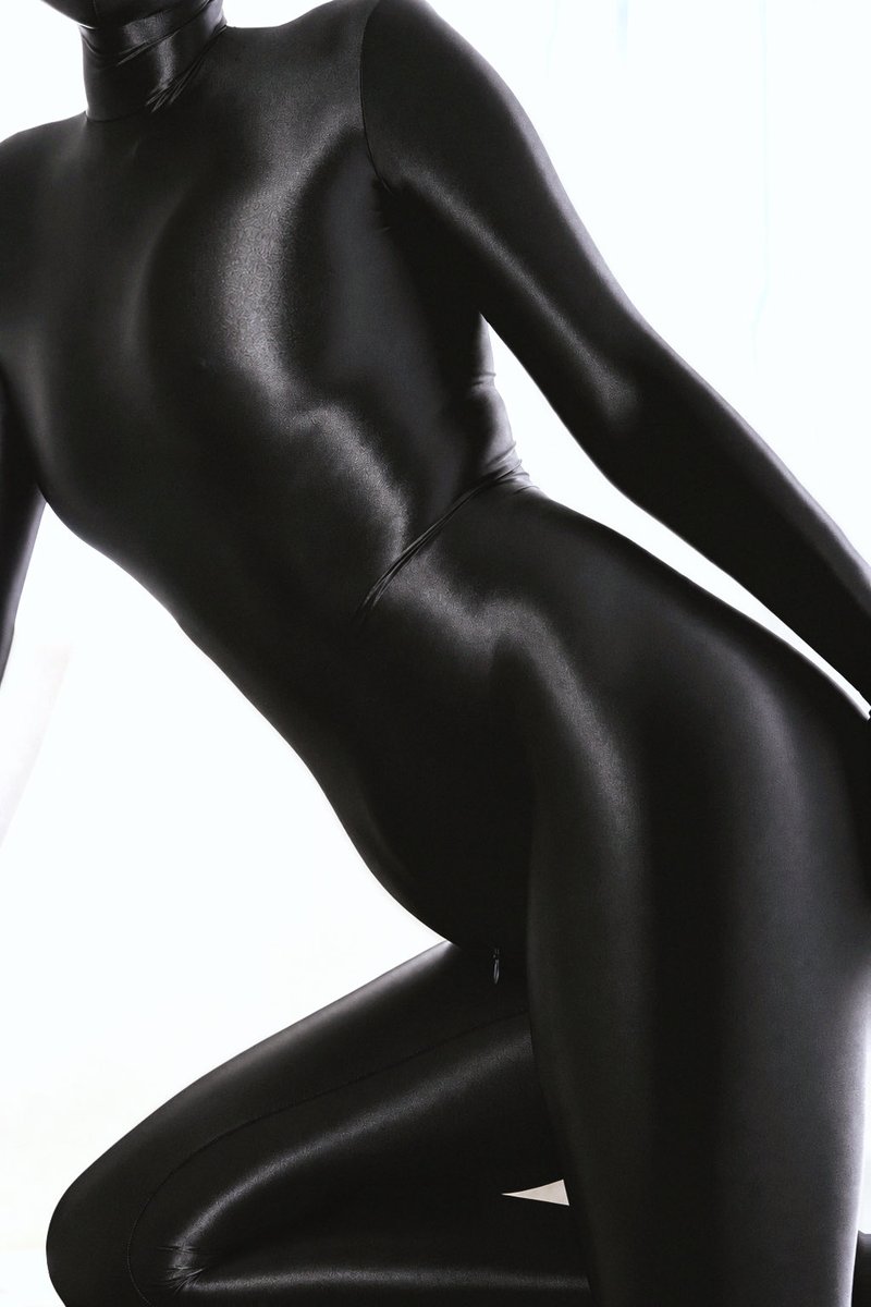bimoh397459's tweet photo. 神秘黑即将上线
#zentai https://t.co/7bGaDjQA5n