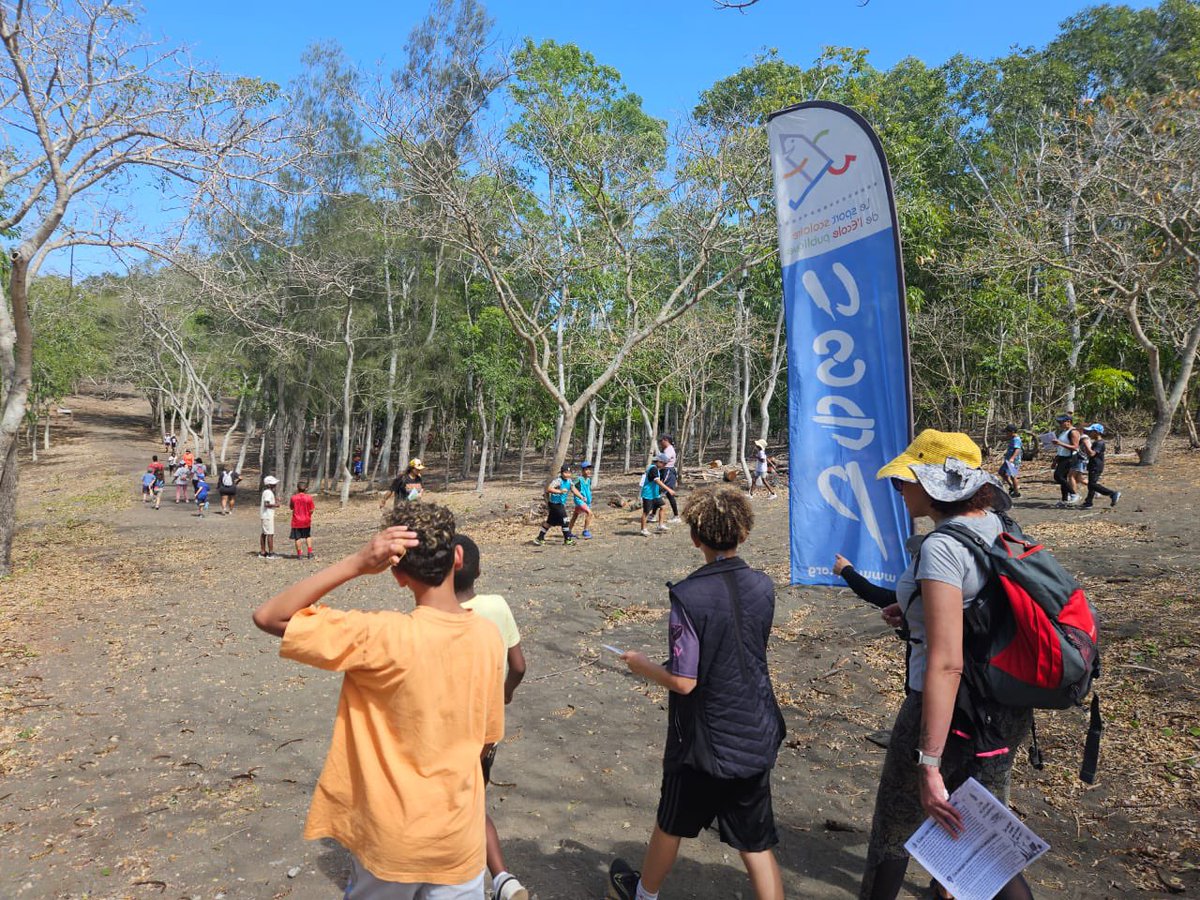AcLaReunion's tweet photo. Aujourd’hui, c’est la Journée nationale du sport scolaire ! Partout sur l’île, l’USEP et l’UNSS proposent aux élèves de la maternelle au lycée des activités sportives et ludiques pour le plaisir de la pratique sportive, la promotion de l’inclusion et l’engagement des élèves #JNSS https://t.co/bGvZxE2HIW