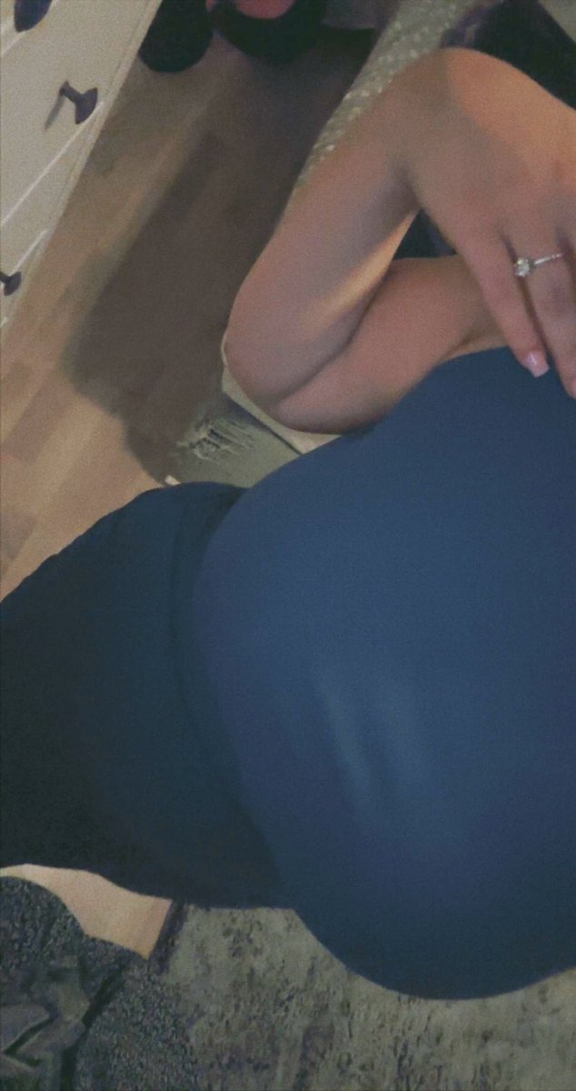 sudebielefeld's tweet photo. Welches Kleid soll ich für die Hochzeit am Wochenende anziehen ? Bitteeee hilf mir 😭🤍

#hijabi #türkin #hijab #bielefeld #dress https://t.co/vO52bFCKO5
