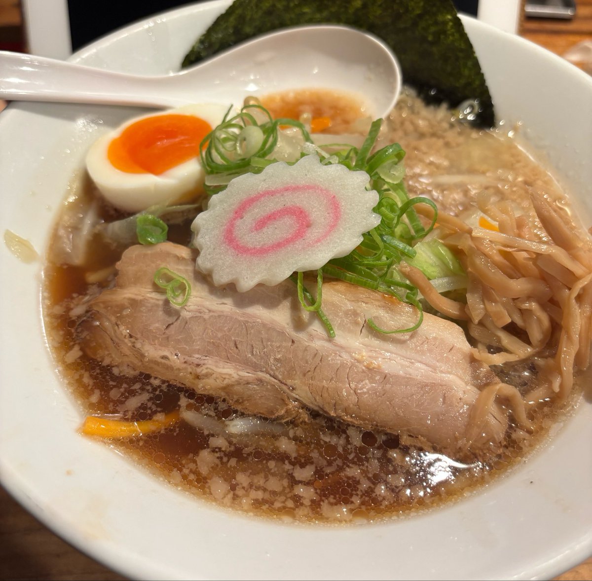 Vaphomeet's tweet photo. 一風堂で尾道ラーメン食べてきた
野菜追加してみたよっ！！

スープが麺と野菜マッチしてかなり美味しかった💕

＃今日のヴァホちゃ
＃飯テロ https://t.co/sNY8RXGh2L