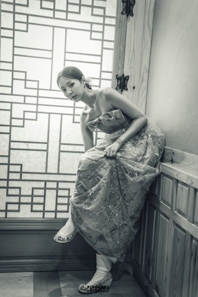 soobeani's tweet photo. when tradition meets modernity, a kind of sophistication unfolds, one that words can hardly capture. i’m truly honored to be part of this beautiful reunion, perfectly captured by ELLE Korea Magazine, while KKBS takes us behind the scenes of these unforgettable moments. 🩶 https://t.co/bQtSsKymRJ