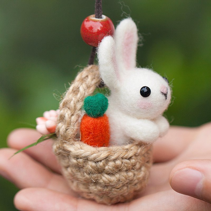 mohamedbezo's tweet photo. Just finished making this cute felt bunny keychain! Soft wool felt + basic stitching = the perfect cozy small gift for my bestie https://t.co/6llMVxeS6O