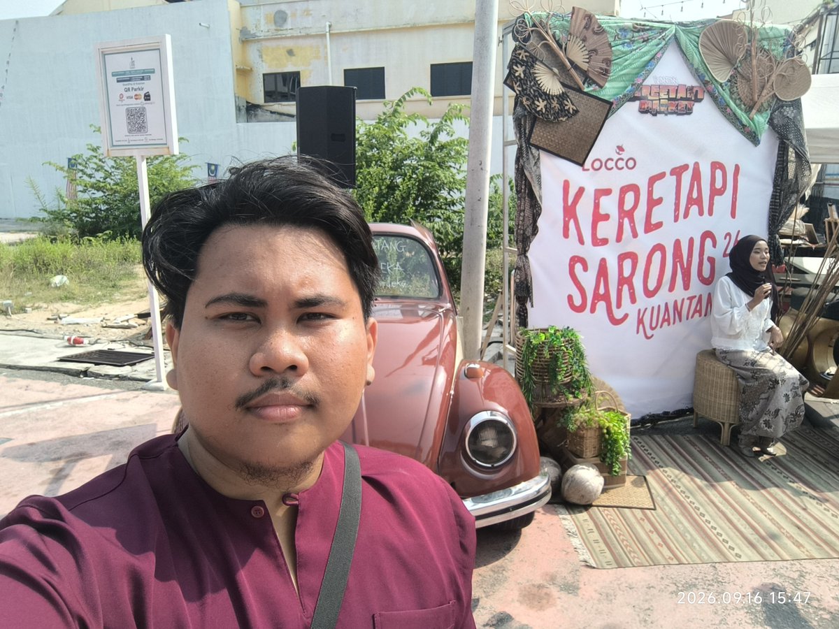 b011111111's tweet photo. Kat kereta api sarong Kuantan. Tak ada apa sangat siang ni. Malam ni baru ada something tapi malas nak keluar malam. 

#KeretaApiSarongKuantan26 https://t.co/egt0LWyRE2