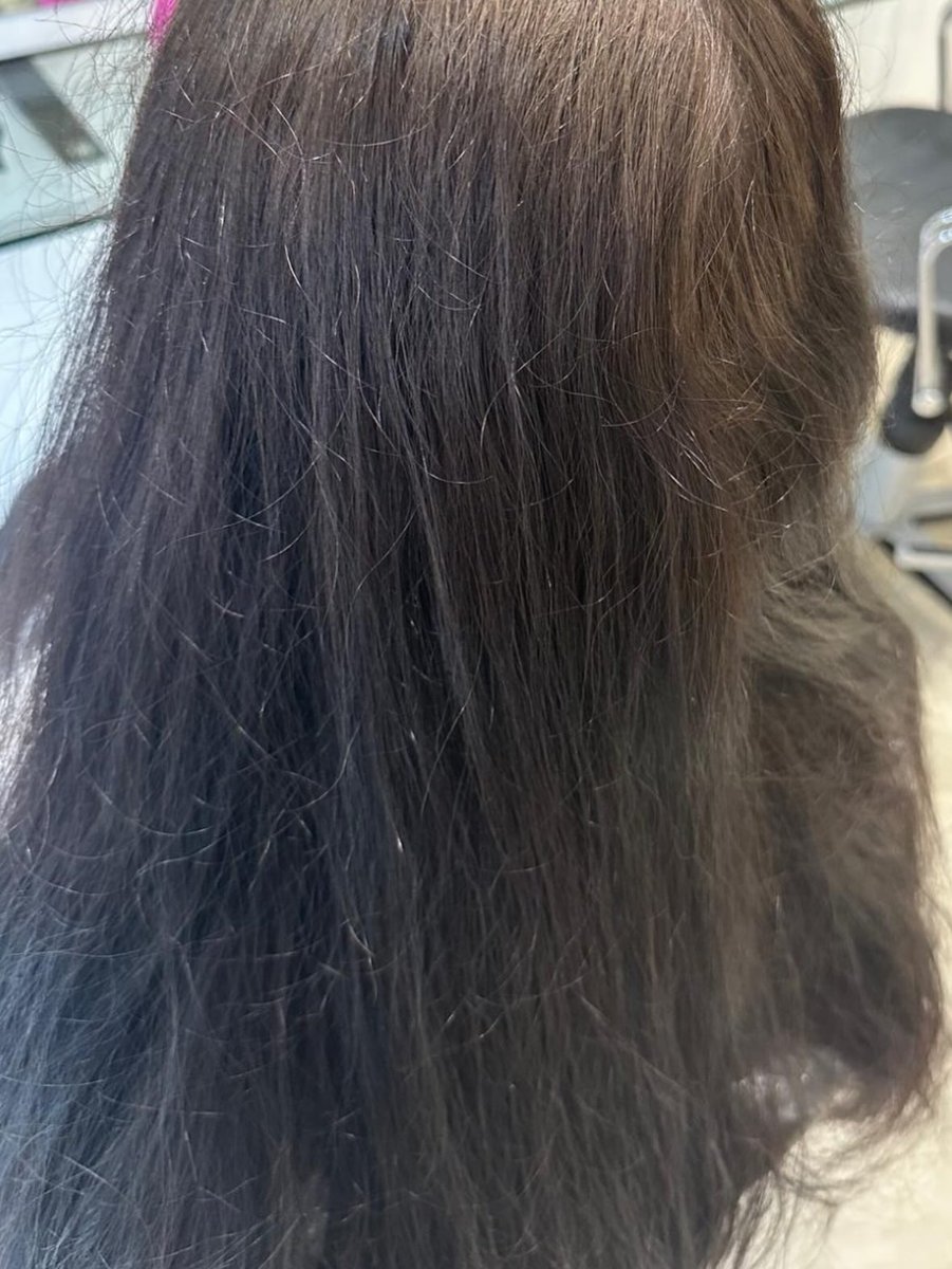 RandallStuhceg's tweet photo. Patience is 🔑.. Black box dye ❌.. start of the lightening process begins.. Years of black box dye, Client attempted to let it grow out but didn’t want the harsh contrast so we helped soften the black 🫶🏼
Colour created by our senior creative https://t.co/Bml8bNwrNz