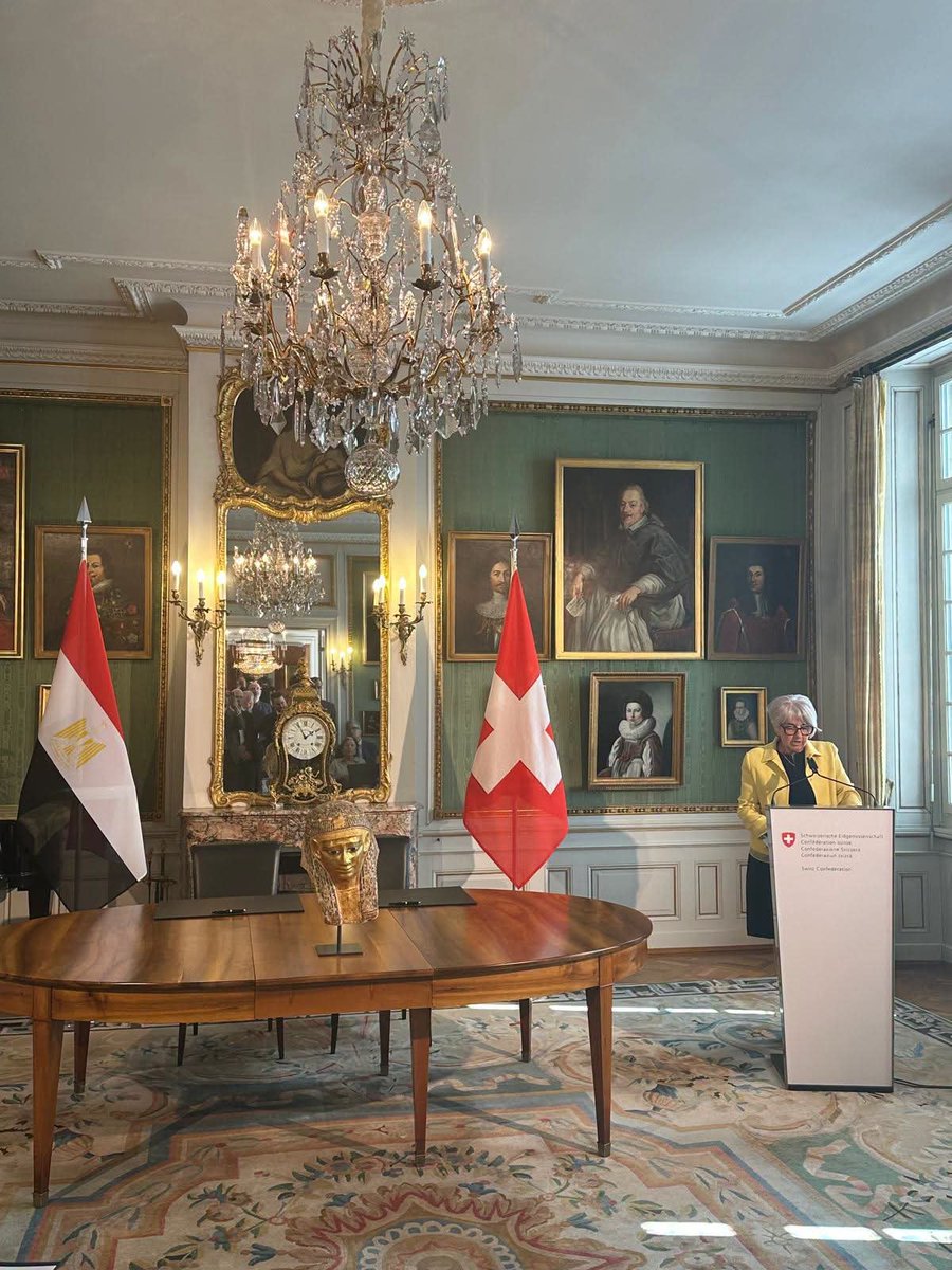 SwissEmbCairo's tweet photo. 🇨🇭🤝🇪🇬 A piece of Egypt's ancient history is coming home. 

Switzerland has returned to Egypt a funerary mask dating back more than 2,000 years to the Ptolemaic perid. 

Another milestone in 🇨🇭🇪🇬 cooperation to protect cultural heritage and comabt illicot traficking. 🏺 https://t.co/NIvCzlIk4M