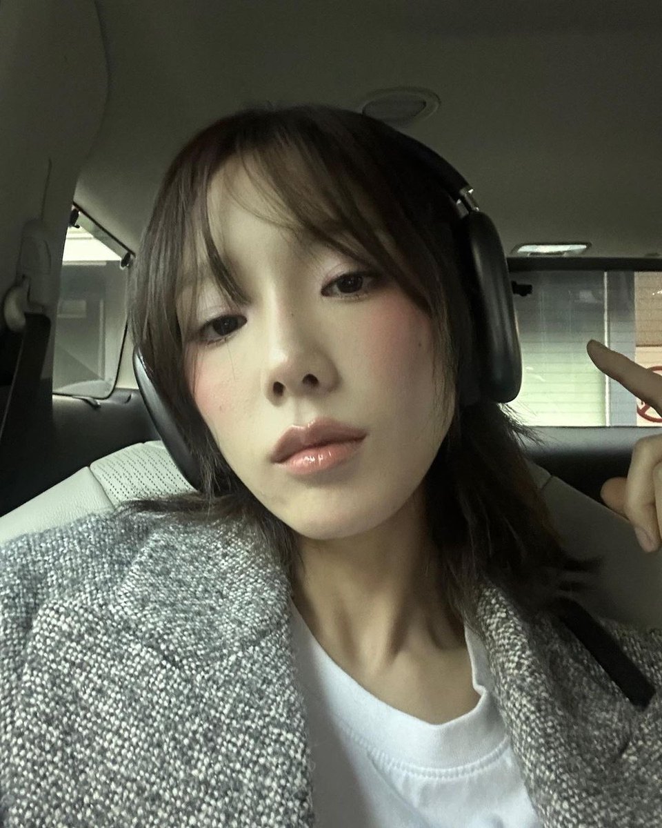 ninemxrr's tweet photo. จะบอกว่าชอบผมยาวมากกว่าก็พุดได้ไม่เต็มปาก บอกชอบพี่แทยอนน่าจะง่ายกว่า https://t.co/65q0BfNbxd