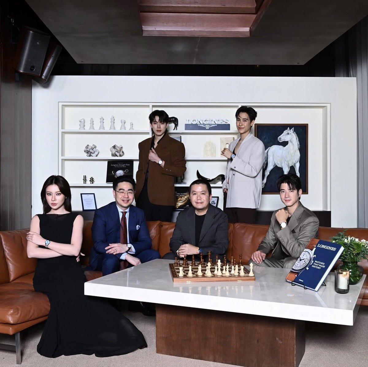 PenguinnyPP's tweet photo. ชอบโทนสีในงานมากๆ คือสะท้อนถึงความเรียบ แต่หรู มีความเท่ สุขุม สวยงาม แต่ก็มีความเป็นธรรมชาติเข้าถึงได้ด้วย ชอบมากๆ รูปในงานคือสวยมากๆ ชอบทุกรูปเลย
🩶🖤🤎💙
#TheLonginesMasterCollection
#LonginesThailand
#ต้าห์อู๋ #DAOU @oueiija https://t.co/Beqf5LDkw6