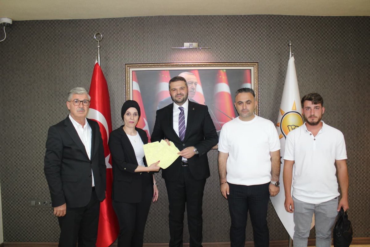 AkKeciorenResmi's tweet photo. İlçe Başkanımız Ömer Faruk İslam'a yapmış oldukları üye çalışma formlarını teslim eden teşkilat mensuplarımız'a çalışmalarından dolayı teşekkür ediyoruz. 

Hemşehrilerimizle bir araya geliyor, gönül köprüleri kuruyor, teşkilatımızın güçlü kadrosunu her geçen gün daha da büyütüyoruz. 🤝

Birlikte daha güçlü, birlikte daha büyük bir teşkilat!

@RTErdogan
@hakanhanozcan
@erhansarigol
@AkpartiAnkara
@omerfarukislam