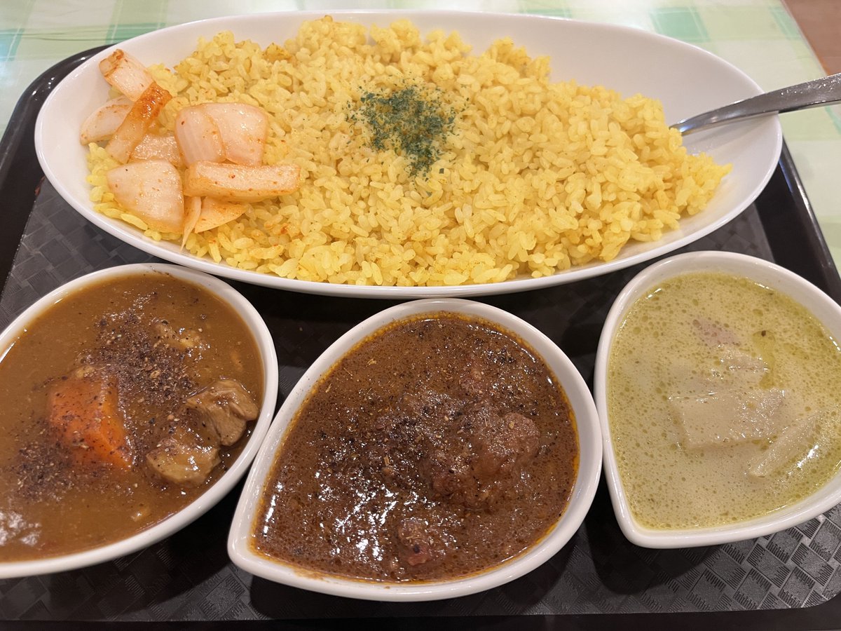 akibaru2022's tweet photo. 秋葉原でカレー3種が選べて1050円は安すぎるんよ…初めて和風カレーとグリーンカレーを食べましたが、全部美味いってすごすぎる…カレー激戦区のアキバでもトップレベルに大好き！ https://t.co/RseBqpXDnR