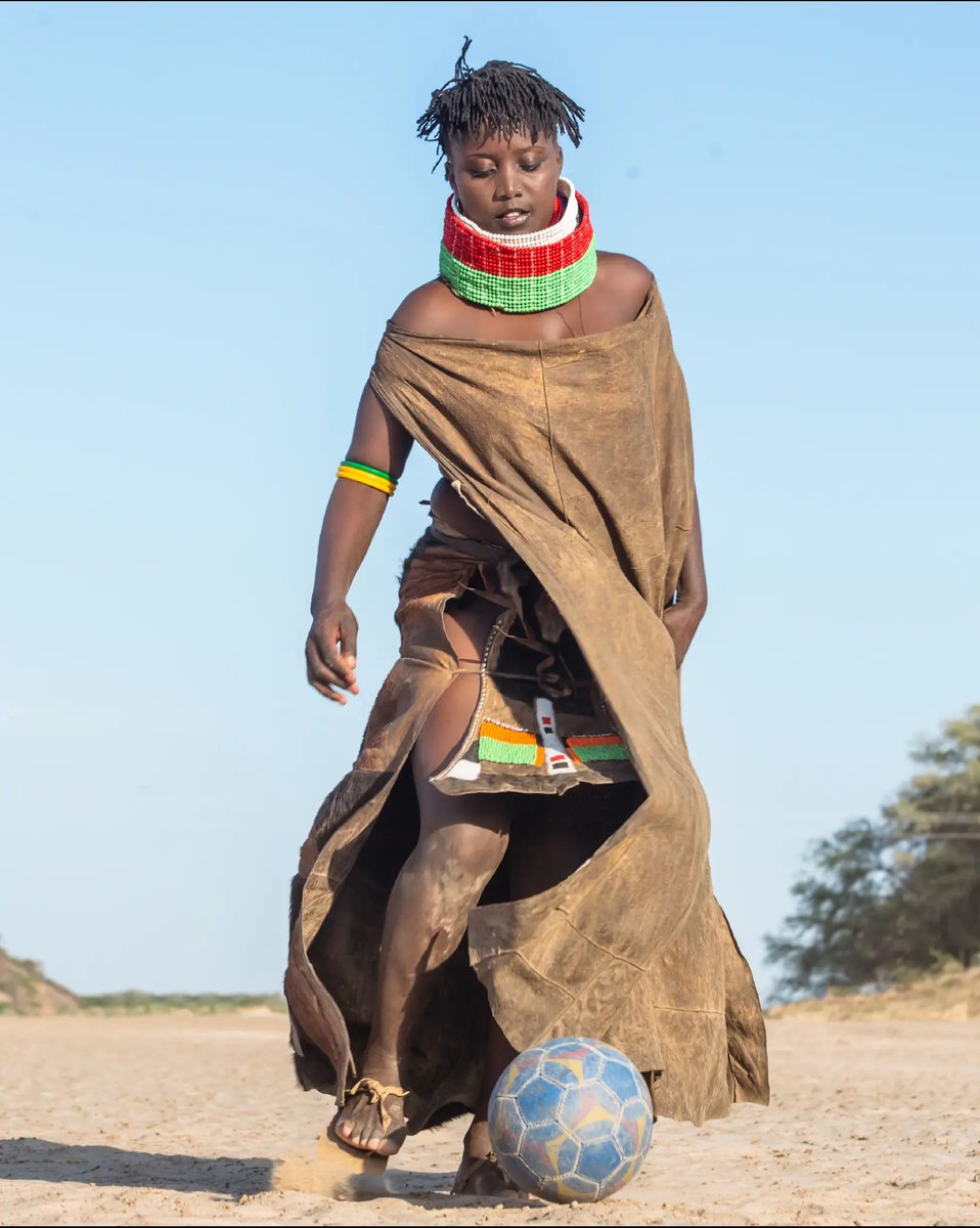 roseswillrise_'s tweet photo. Choosing the path less traveled isn't easy, but Rael Lomoti chose it anyway. ⚽️

Photography by Mbotela Moses 

#RosesWillRise #Turkana https://t.co/QJ6aOrR3n5