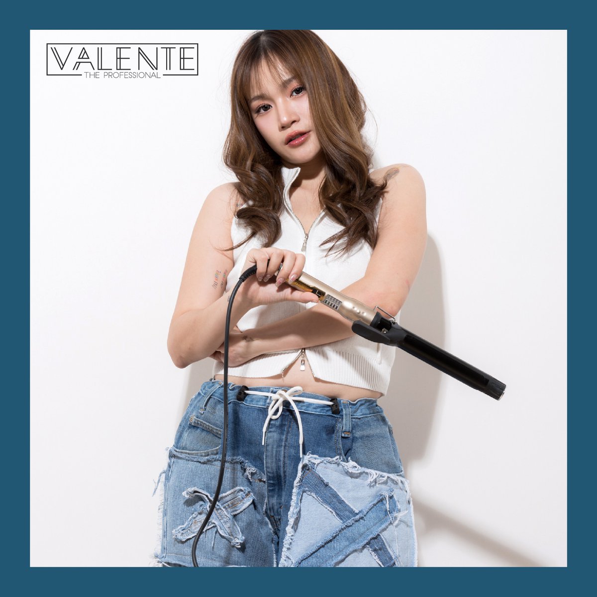 LinwoodSahsio's tweet photo. อยากได้ลอนปังๆ เหมือนทำที่ร้านต้องใช้! ! ! VALENTE Absolut Hot แกนม้วนไจแอนท์
VALENTE Absolute Hot เคล็ดลับของร้านซาลอนยังไงให้แกนแน่นต้องใช้ แกนขนาด 28mm 📌 พิกัด 👉🏻
🥰 ใครอยากอัพเดตทรงผมใหม่ๆ ติดตามเราไว้เลย 🔆 อุปกรณ์ทำผมหลากหลายต้อง Valente. https://t.co/oppP5JGVOb