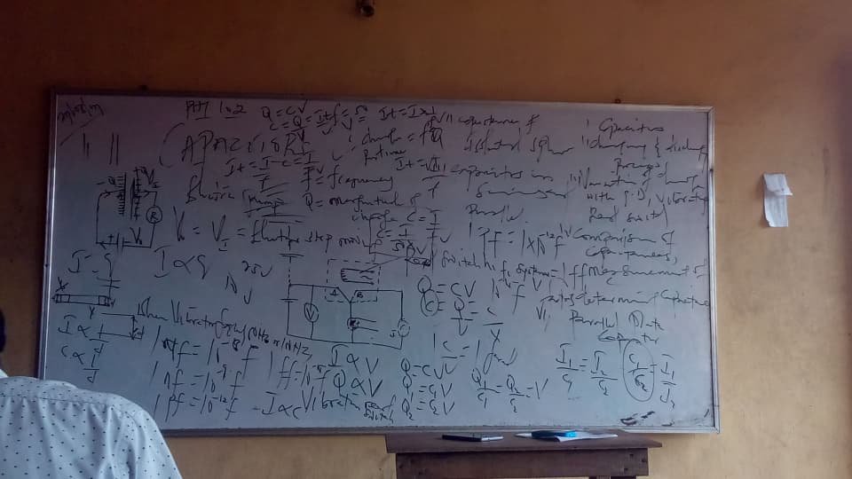 oryncatalyst's tweet photo. 𝗜 𝗟𝗶𝗸𝗲𝗱 𝗮 𝗚𝗶𝗿𝗹… 𝗧𝗵𝗲𝗻 𝗠𝘆 𝗚𝗿𝗮𝗱𝗲𝘀 𝗖𝗵𝗮𝗻𝗴𝗲𝗱 😂

1/ I finished secondary school in 2016, and I honestly thought gaining admission would be easy, even though I was a mediocre student.
I had always wanted to study Aerospace Engineering. https://t.co/2OtRfVYtjz