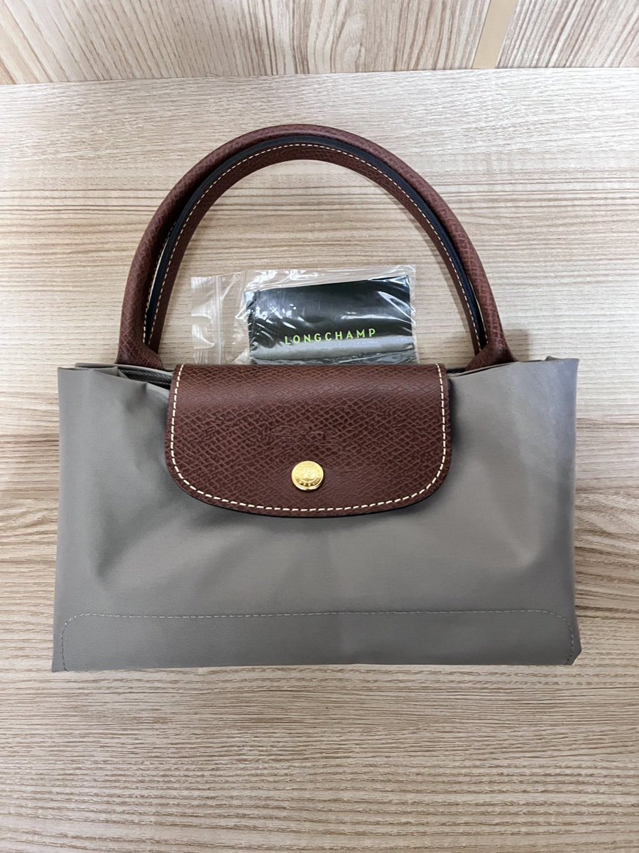 Lunar_studio_'s tweet photo. Le Pliage M short handle 2,560 : Grey color รวมส่ง ไม่มีตำหนิ มือ1 ไม่พอง ทักมาดูภาพเพิ่มเติม นัดรับศรีราชาได้ค่ะ 

☎️ สอบถามเพิ่มเติม สั่งซื้อ 𝗱𝗺 𝗼𝗿 𝗮𝗱𝗱 𝗟𝗶𝗻𝗲 @486gofwk  ได้เลยค่ะ 

#ส่งต่อ #กระเป๋า #longchampthailand #พร้อมส่ง #มือสองสภาพนางฟ้า https://t.co/SDa1J5kHM8