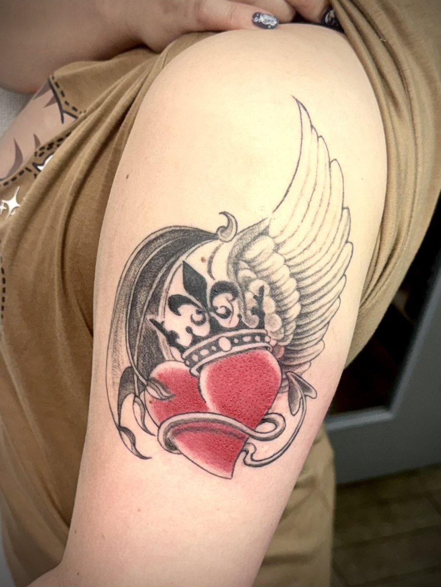 tba_tattoo's tweet photo. 👿😇🪽❤️👑

#タトゥー https://t.co/8pGRGmgJBt