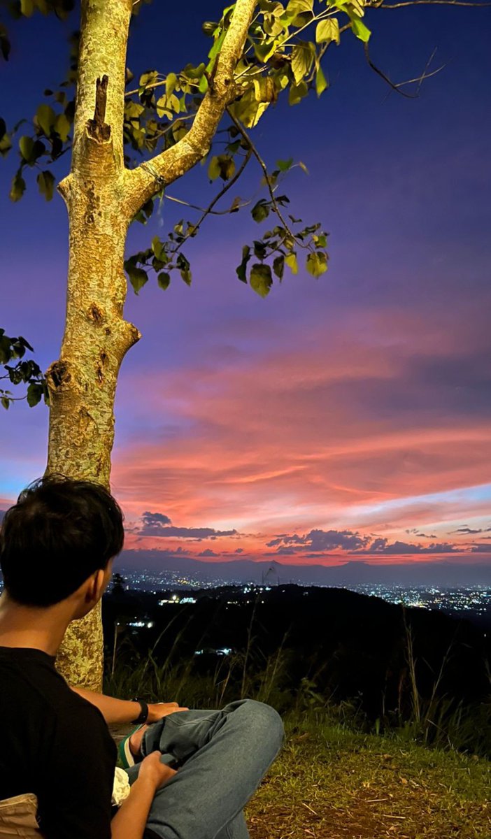 YourrmannT's tweet photo. when yh pas hiling gini ada tangan lembut dan halus yg di genggam https://t.co/gLOOJmS0Zw