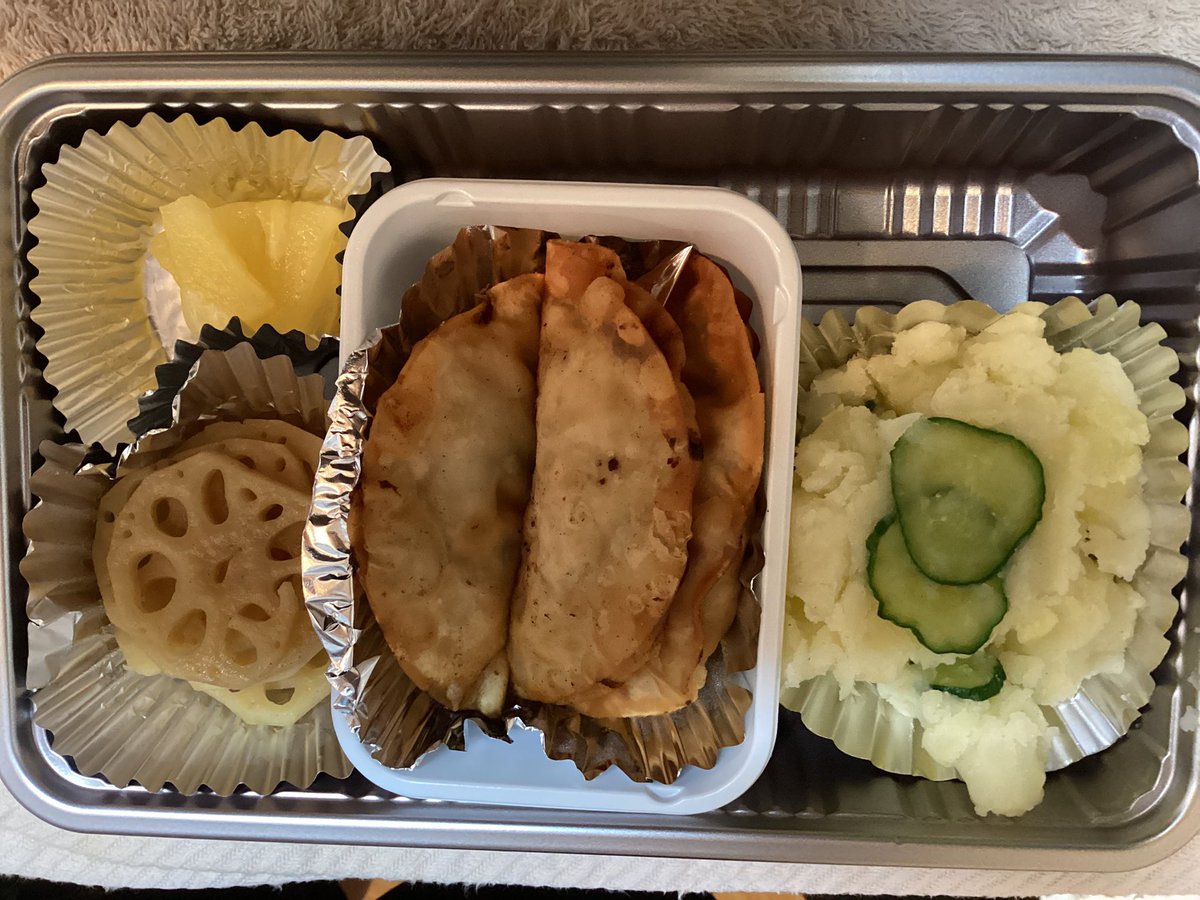 tombo3124's tweet photo. 今日、作業所行って来ました。『揚げ餃子』のお弁当を作って来ました。美味かったです。 https://t.co/999peMbkdk