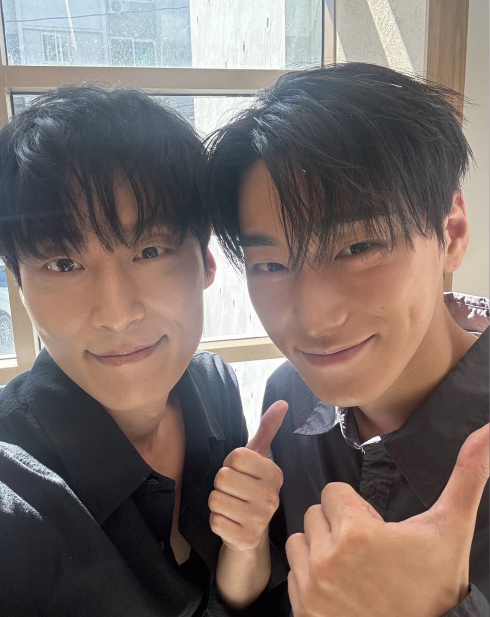 heorangii's tweet photo. 이렇게 투샷보니까 더 북부대공미 있으시다;;; https://t.co/EnRCgjbQ1H