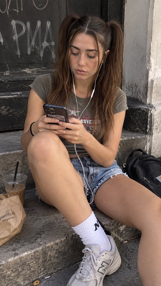 LoulouWilde's tweet photo. Still waiting https://t.co/rUILcxJX5I