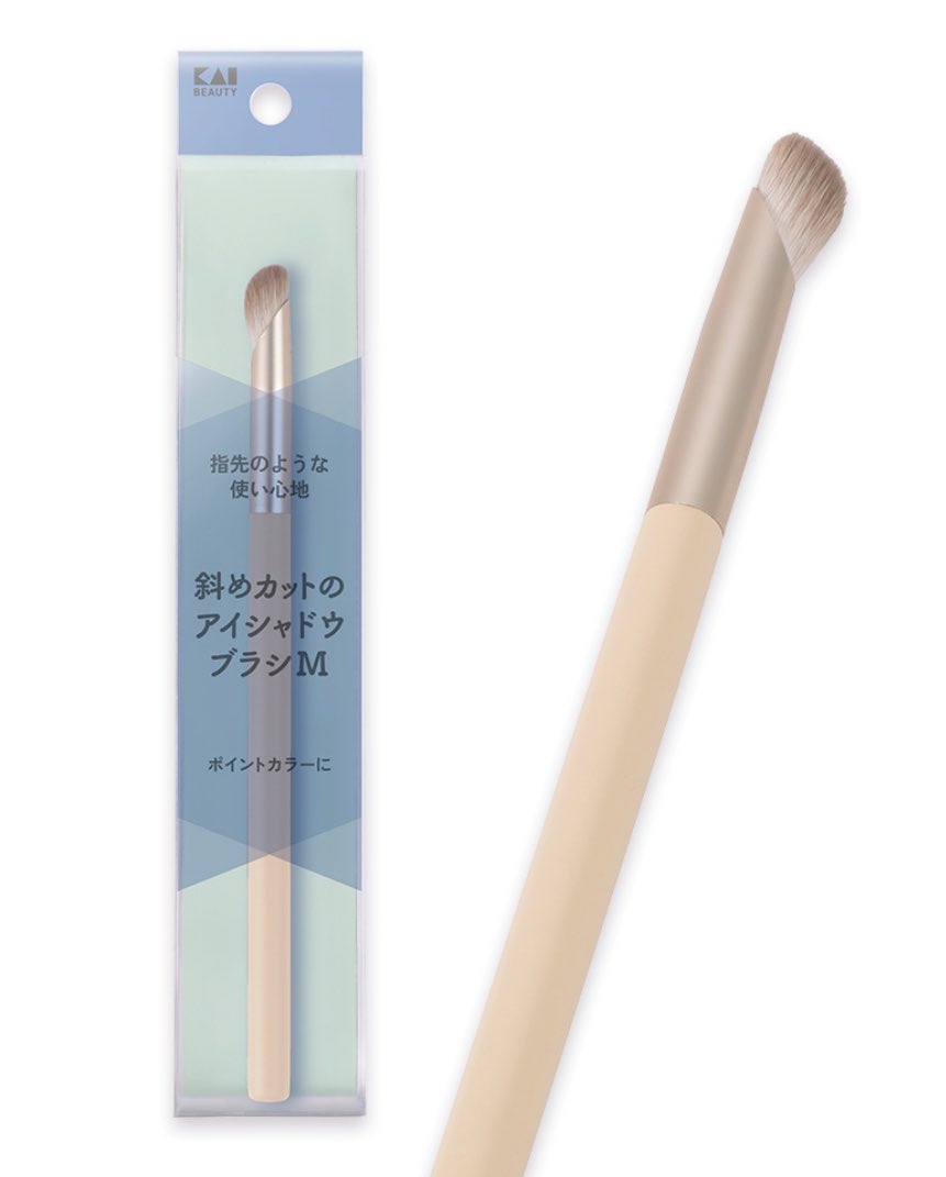 kusobiyoakaka's tweet photo. つい最近薬局で買った貝印のブラシもフワッフワで神だった(←880円 550円→) https://t.co/n5eL03yqGz