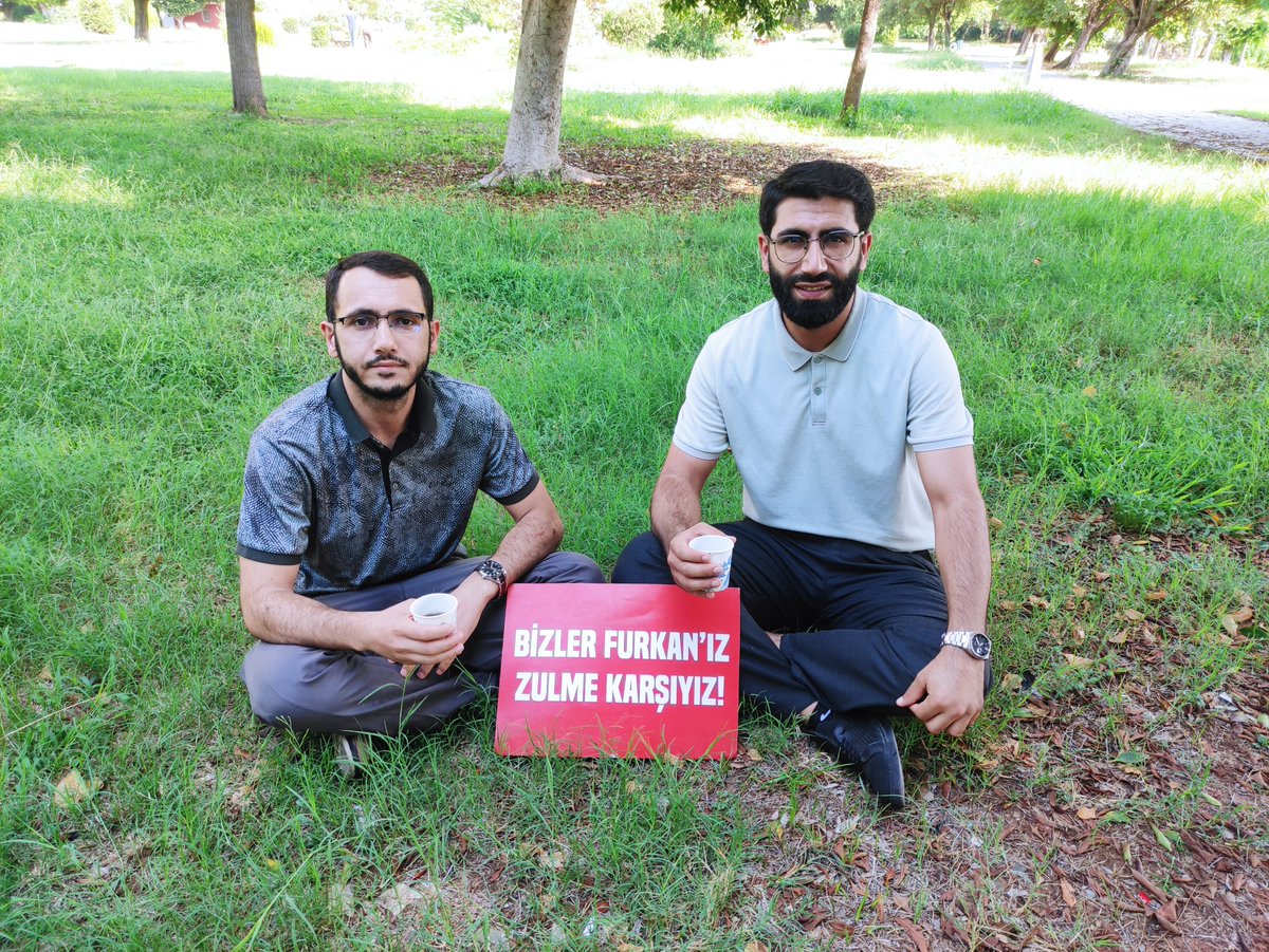 ibrahim_krml01's tweet photo. "Yok öyle umutları yitirip, karanlıkta savrulmak. 
Unutma,aynı gökyüzü altında bir direniştir yaşamak. 
Zira elbet bitecekti bu karanlık günler de."

Nazım Hikmet

Hocamız ve tutuklu kardeşlerimiz özgür kalana kadar...
#GönüllerBirOlsun https://t.co/hUVEvhEg5V
