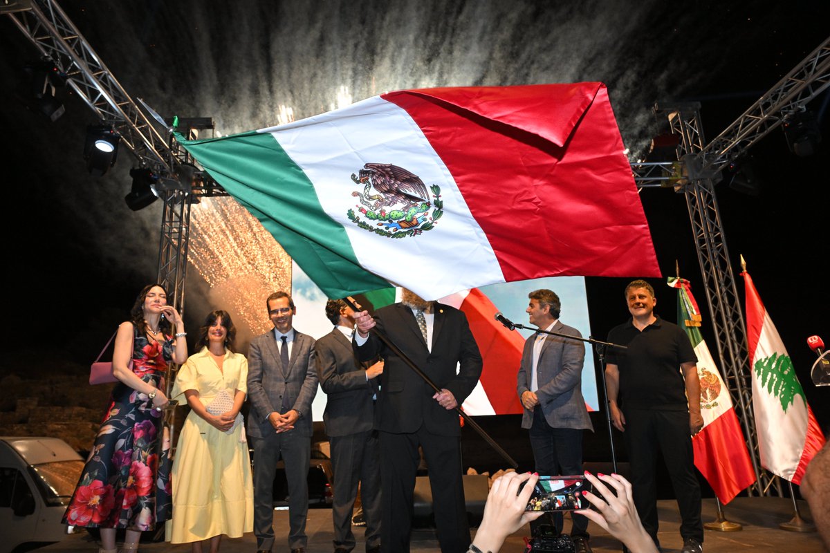 EmbaMexLb's tweet photo. ¡México se celebra en Líbano!✨

Biblos fue escenario de la conmemoración del 216º Aniversario del Inicio de la Independencia de México, reuniendo a autoridades, comunidad diplomática y comunidad mexicana en una celebración de cultura, música y gastronomía.

¡Viva México! 🇲🇽🇱🇧 https://t.co/jmvsBT8Byo