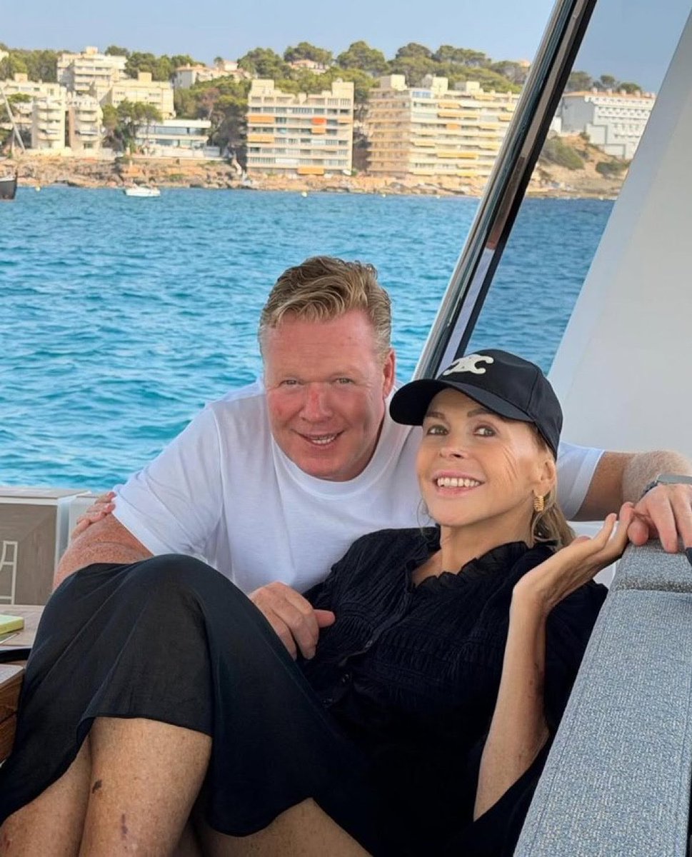 ExpectedThrill's tweet photo. 🚨💔 BREAKING: Bartina Koeman, the wife of Ronald Koeman, has passed away at the age of 65. 🕊️🥹
