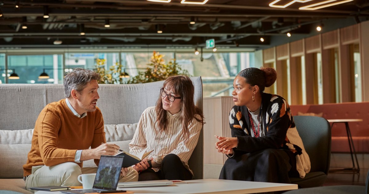 hubhubcowork's tweet photo. Some of the best ideas at HubHub don't start in a meeting room. They start over coffee, in the lounge or halfway through a walk round the floor. That's the heart of coworking at HubHub, spaces that flex around however you like to connect. https://t.co/LUQAKA2srX