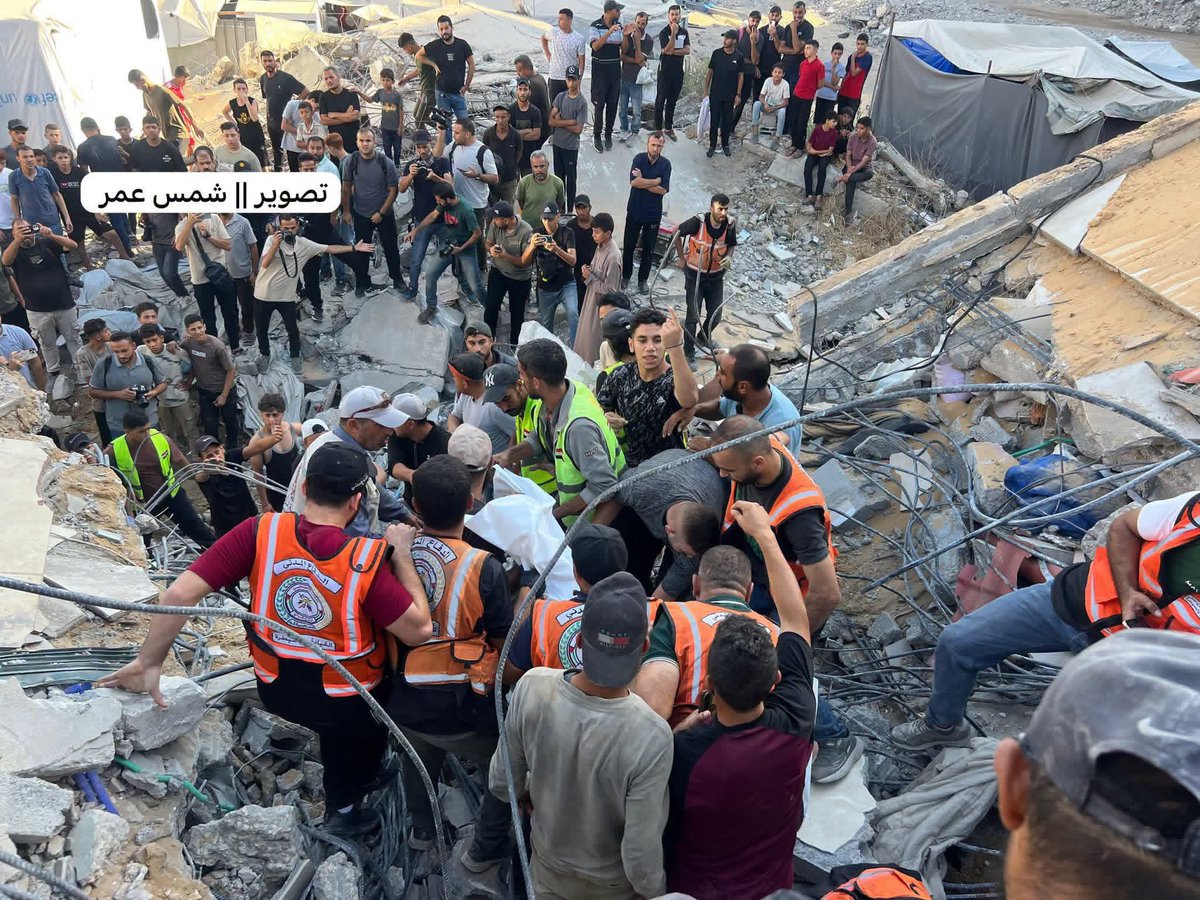 AHMADm9876's tweet photo. انهيار عمارة من 6 طوابق فوق رؤوس ساكنيها فجر اليوم..
وارتقاء 12 قمر ولا زال البحث عن مفقودين في عْرْة..#غزة #أنقذوا_غزة https://t.co/YFyyqxZuAS