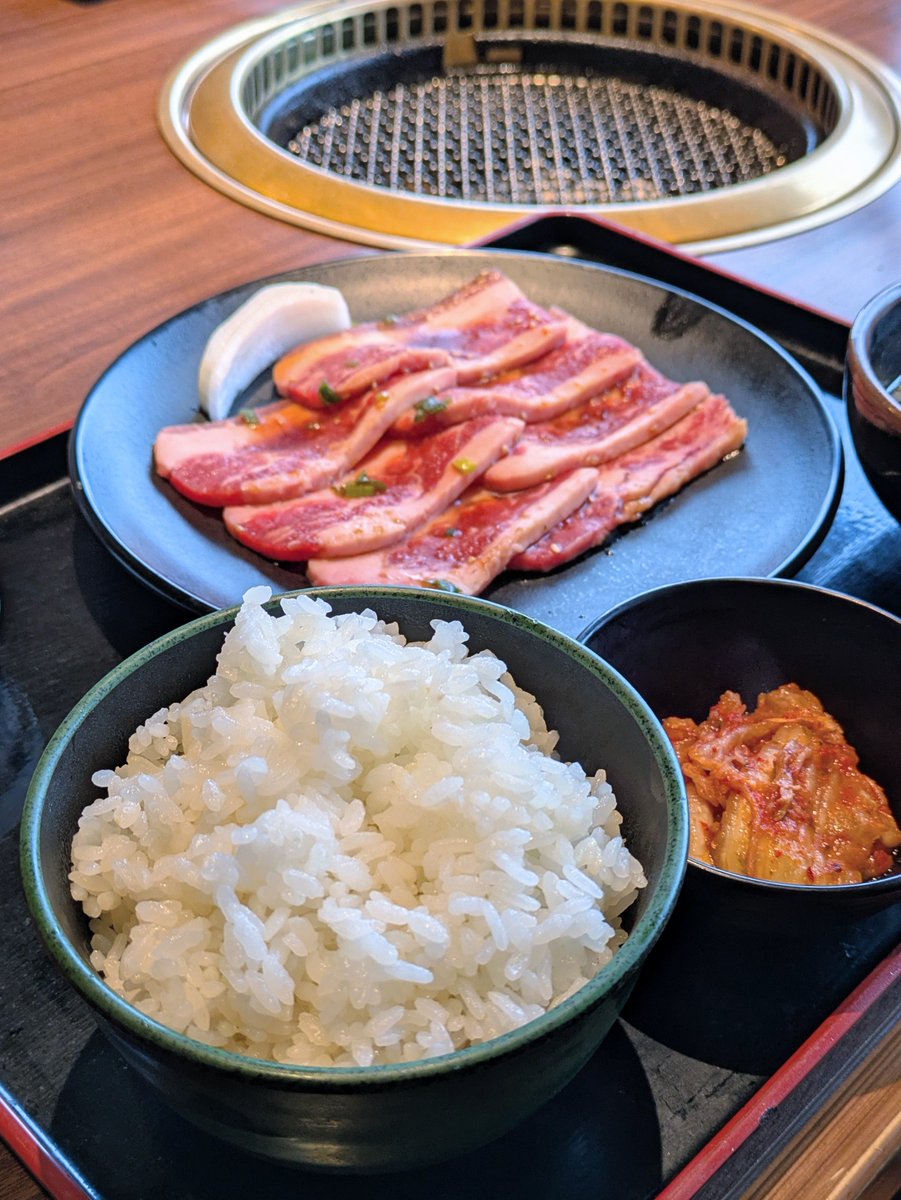 akiba_minoru's tweet photo. 多少値段が上がったとはいえ、安楽亭はいい。ライスとわかめスープがおかわりし放題で、胸が高まる。 https://t.co/zNvAK1gIYF