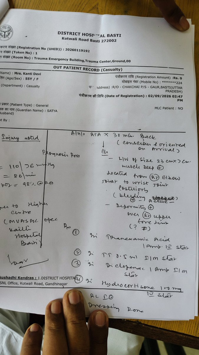 babbupramod1's tweet photo. Respected Sir,

Please take necessary action immediately @Uppolice @dgpup @digbasti @bastipolice @basti_ps https://t.co/4gbNFEMlwp