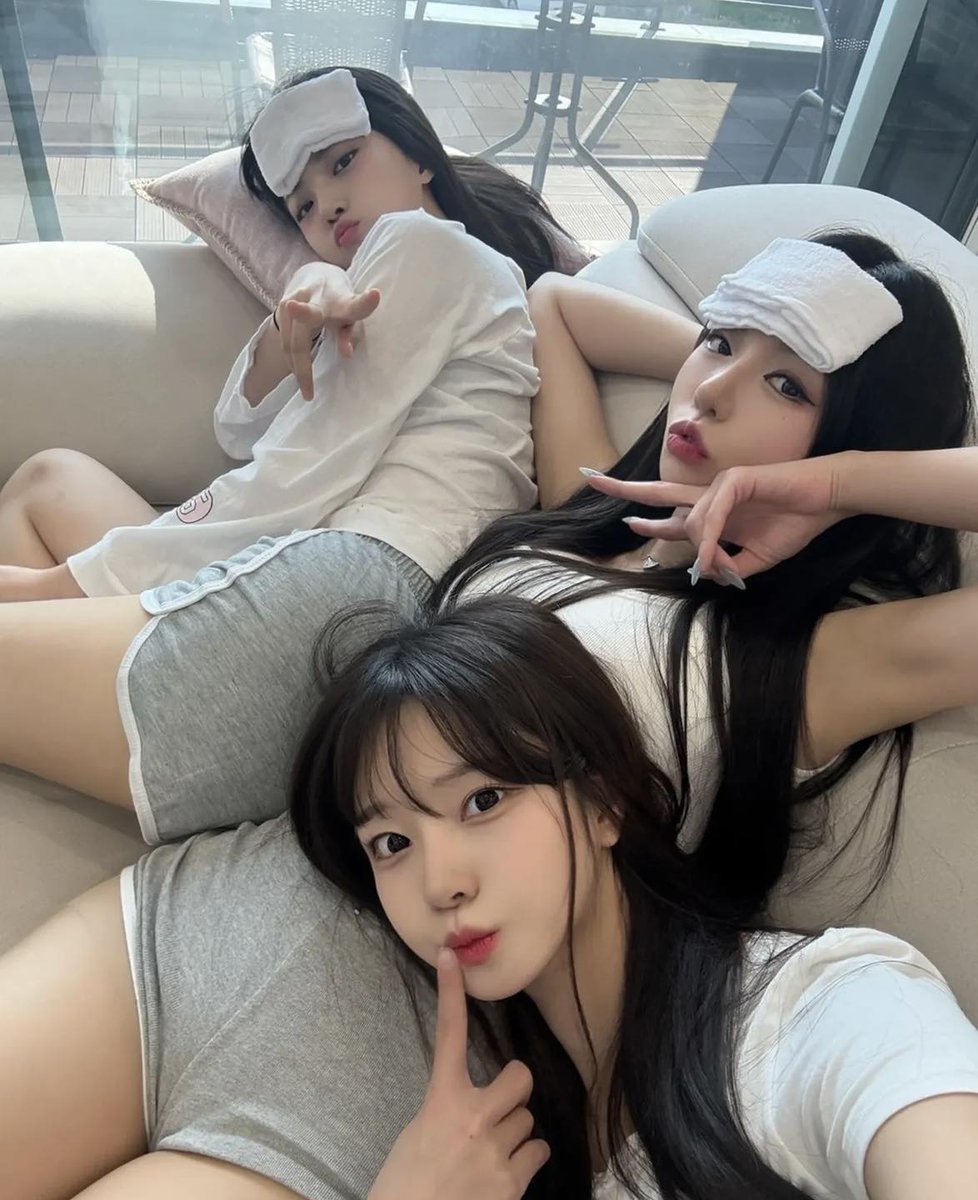 SavannahKu3it's tweet photo. rest is a delicate thing. why is slowing down hard? ☁️ https://t.co/3nnvl16iqB